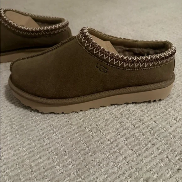 NWT Women's Uggs Tasman. Color: Antelope - Picture 3 of 8